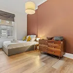 Parea Living - South Kensington, Elegant 1-Bedroom Flat, Wfh Desk