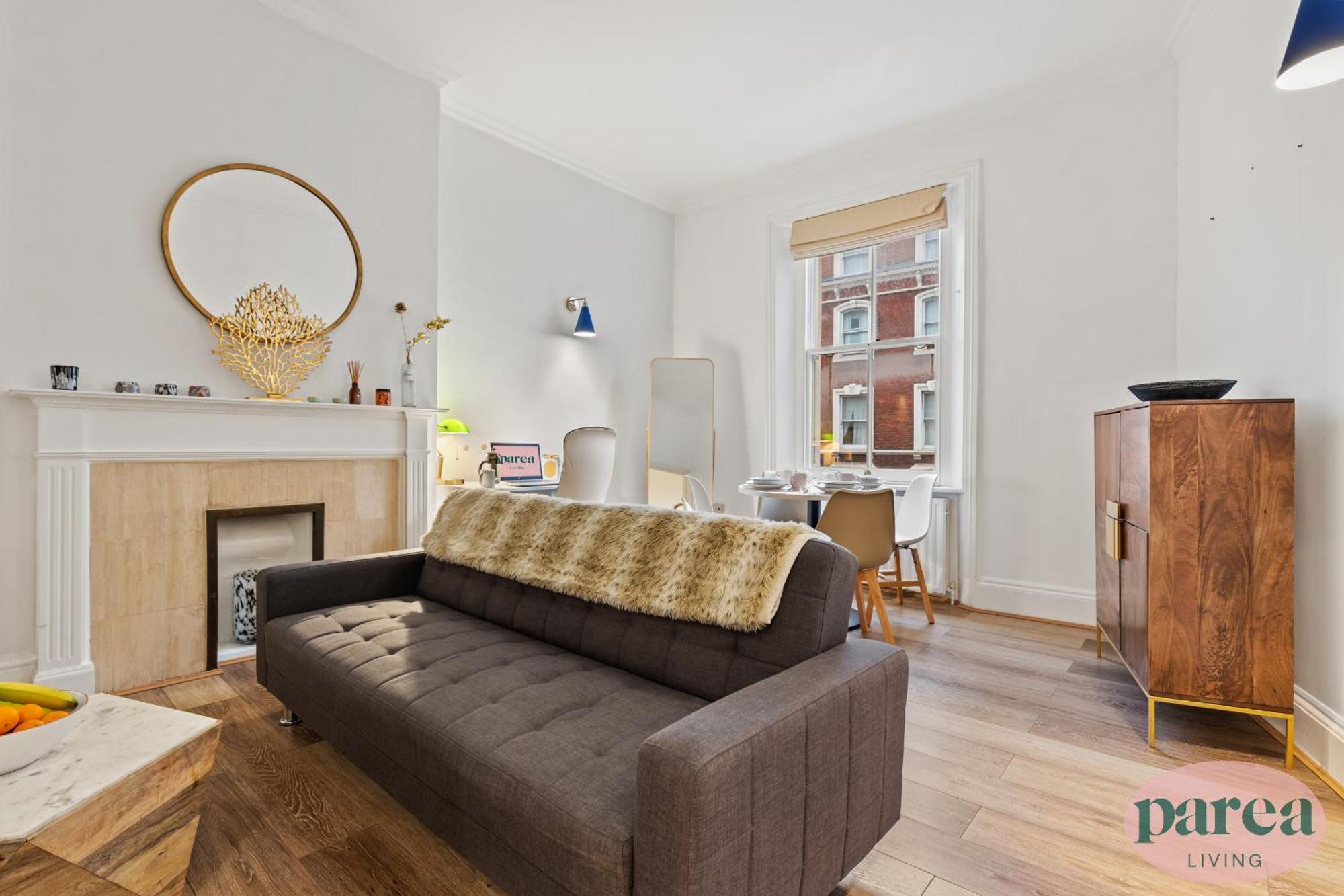 Parea Living - South Kensington, Elegant 1-bedroom Flat, Wfh Desk *