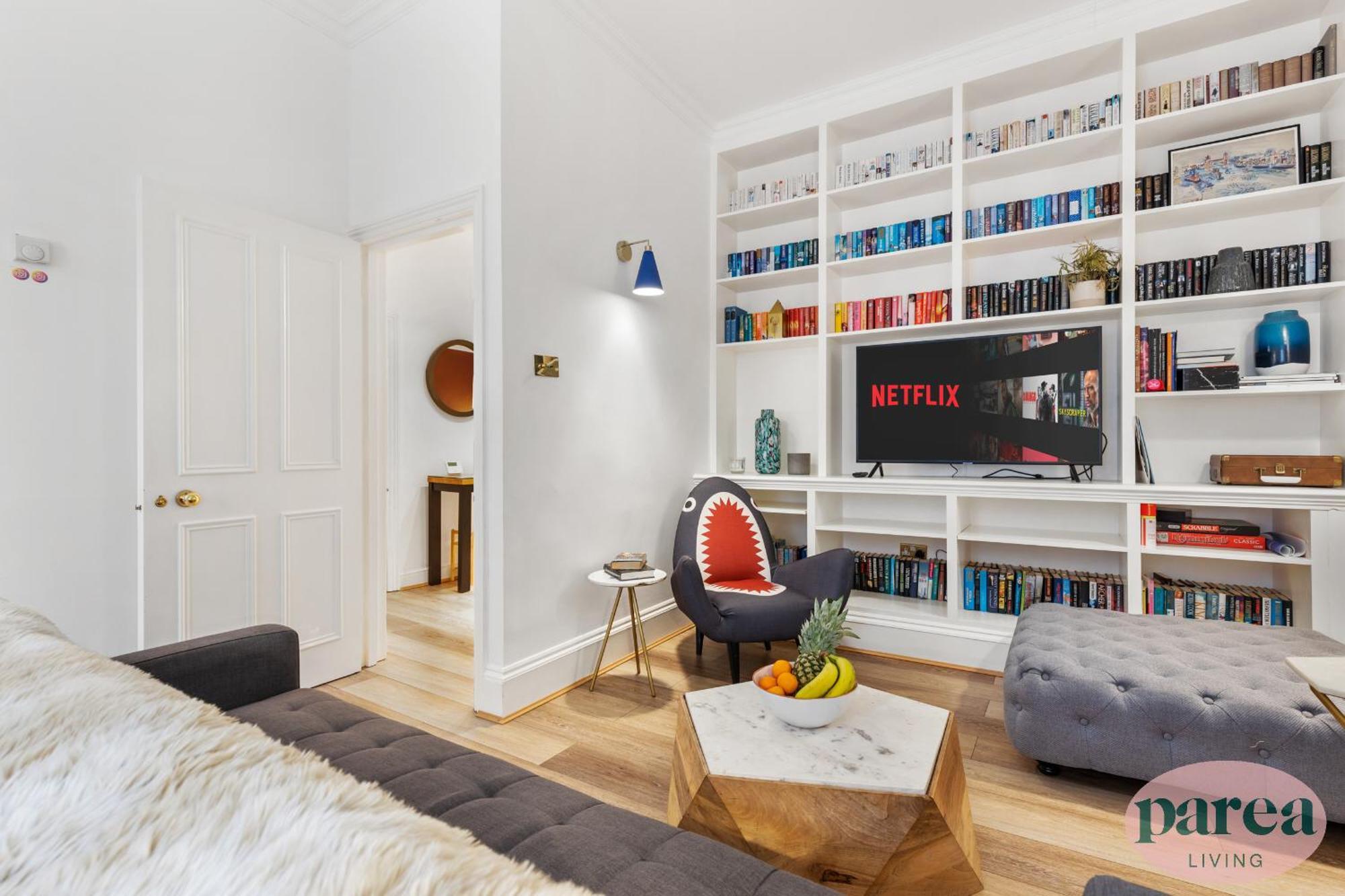 Parea Living - South Kensington, Elegant 1-bedroom Flat, Wfh Desk Apartment *
