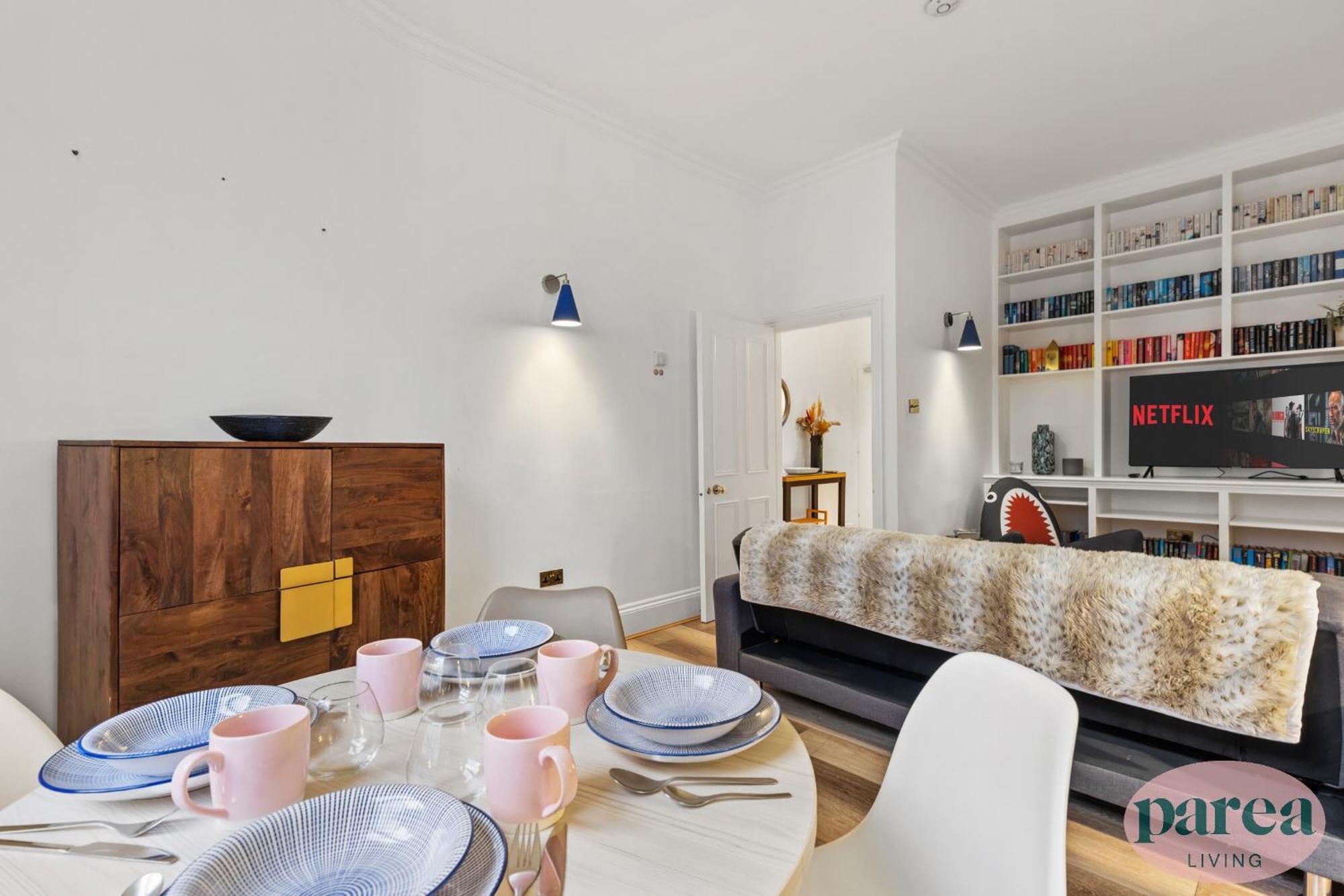 Parea Living - South Kensington, Elegant 1-bedroom Flat, Wfh Desk Apartment