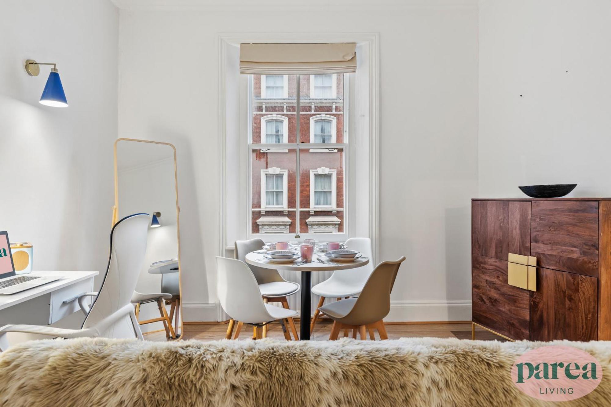 Parea Living - South Kensington, Elegant 1-bedroom Flat, Wfh Desk *